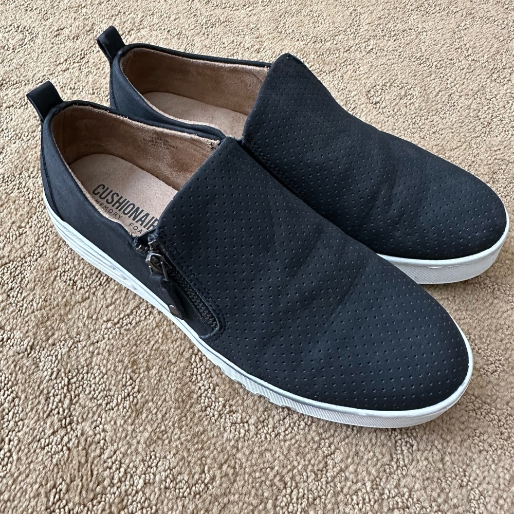 Women’s Cushionsire Sneakers size 9